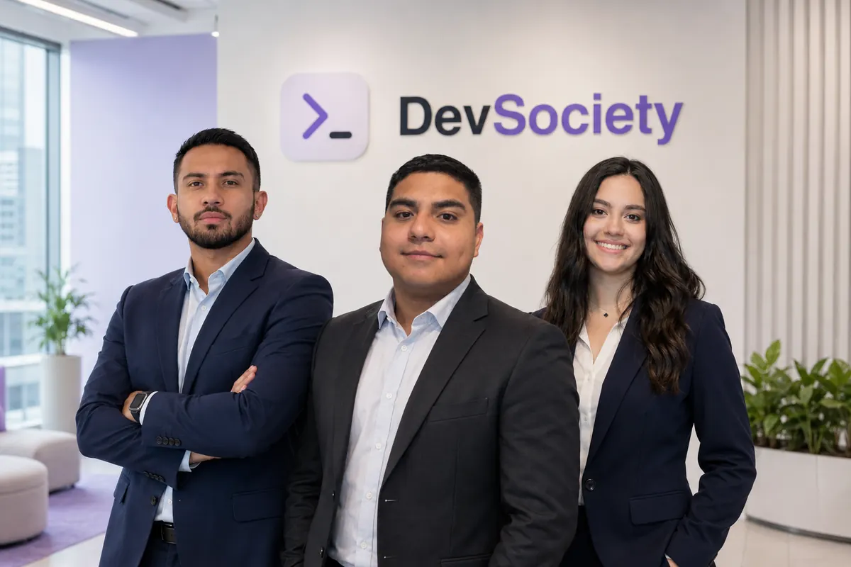 Equipo DevSociety: Daniel Mateus, Sebastián Contreras y Kelly Silva